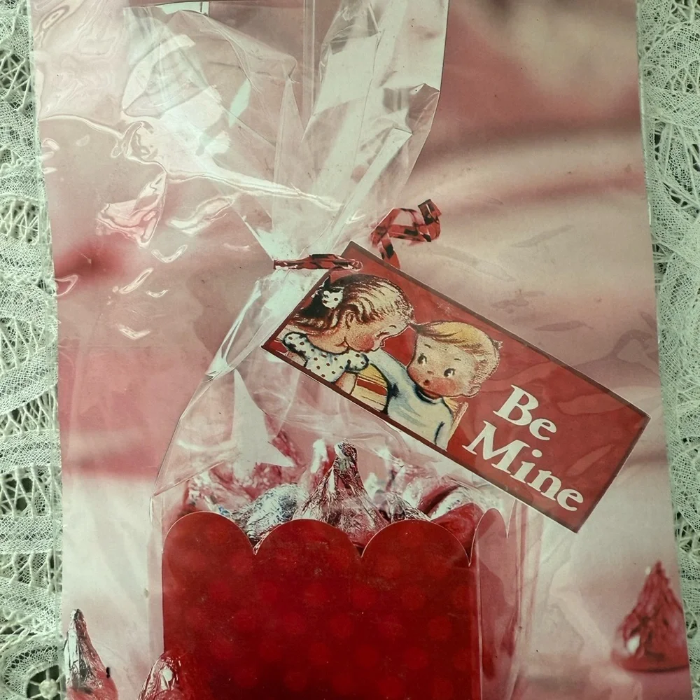 Vintage inspired Valentines Day treat bags New